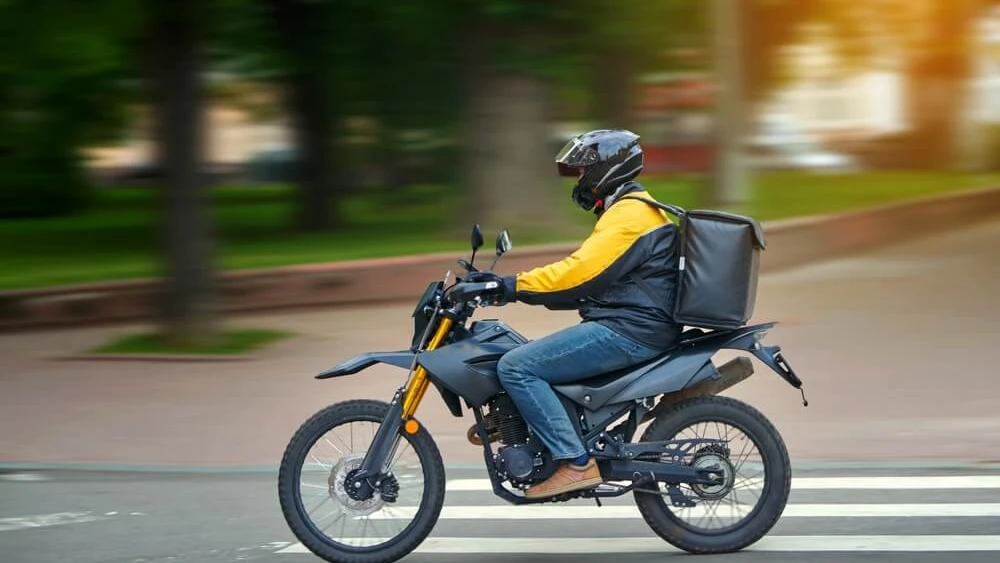 How Long of a Following Distance Should Motorcycles Leave?