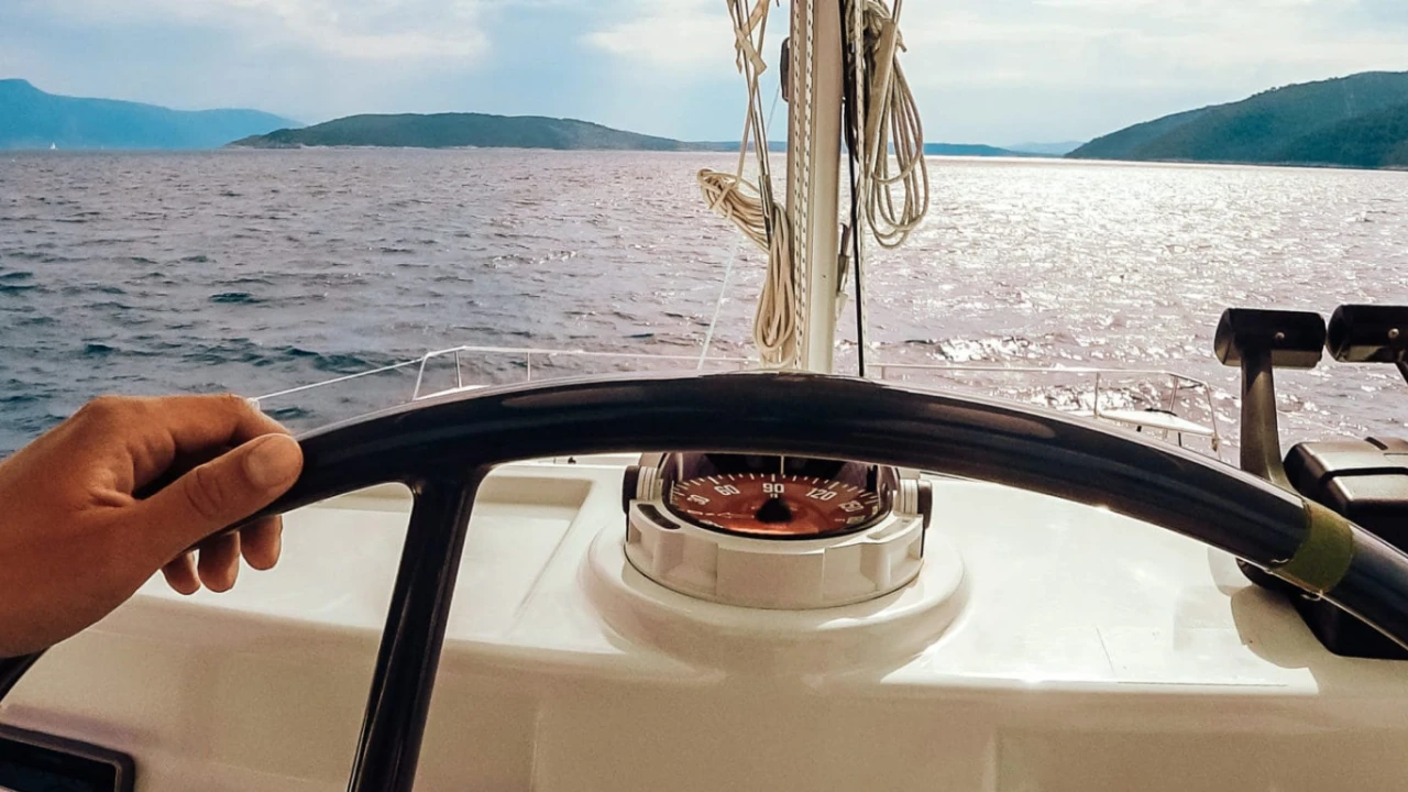 How to avoid getting injured while boating?
